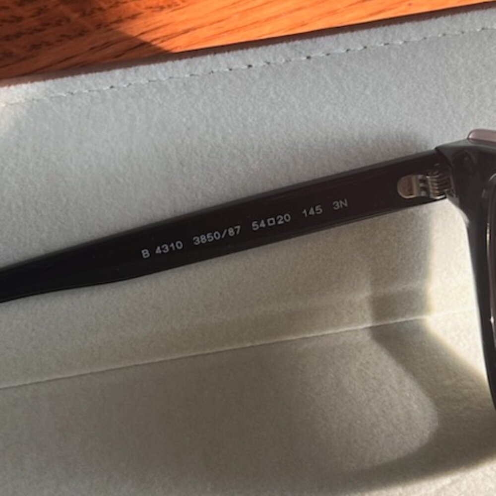 BURBERRY London England Sunglasses - Picture 6 of 7